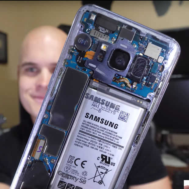 Een Galaxy S8 met doorzichtige achterkant? Kun je zelf maken!