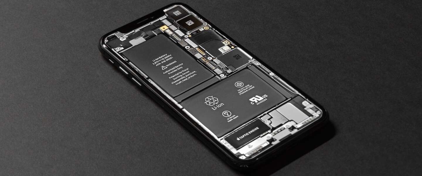 EU wil dat smartphone accu's duurzamer en makkelijker te verwijderen worden