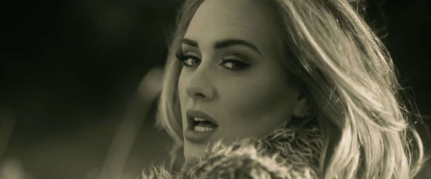Adele haalt recordaantal views met nieuwe videoclip 'Hello'