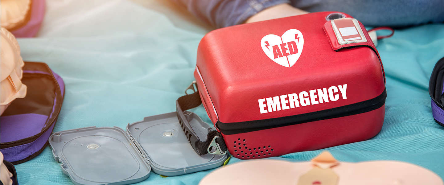 Monteurs Ziggo met AED in bus verlenen 30 keer hulp