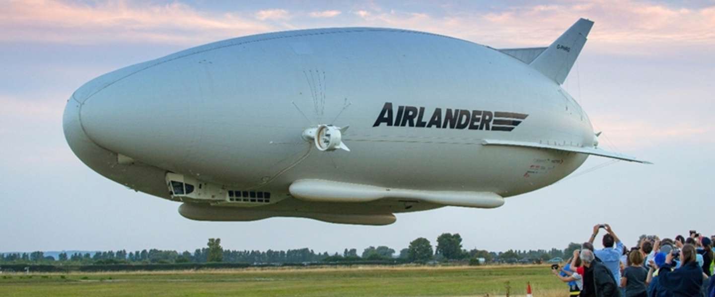 De Airlander hybride zeppelin is het grootste luchtvaartuig ooit