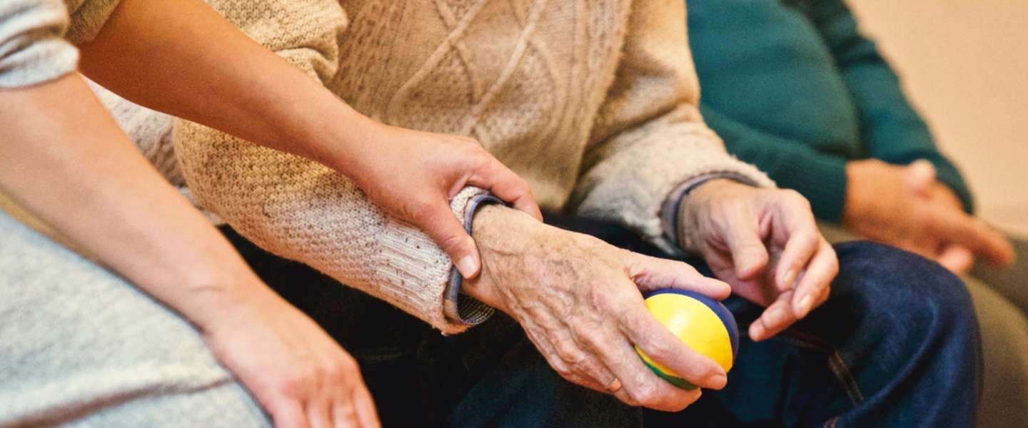 Alzheimer Nederland gaat app inzetten om te helpen bij dementie