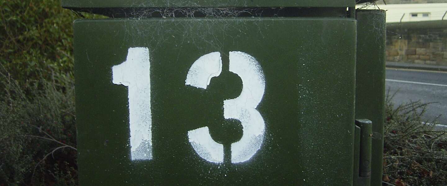 Bang zijn voor het getal 13: sommige mensen haten deze dag elke maand weer