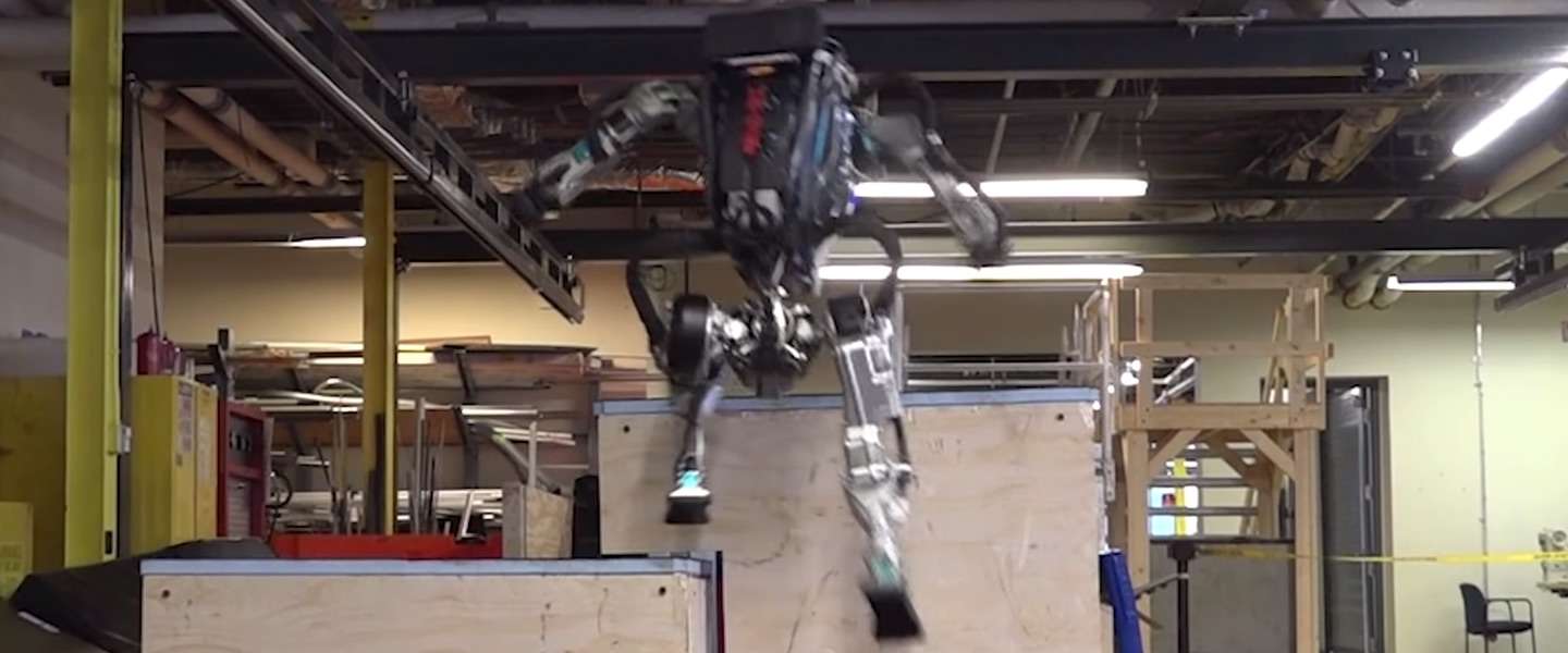 Rennende Boston Dynamics-robot kan inmiddels ook parkour