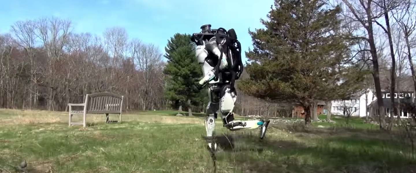 Video: kijk deze robot even joggen en een sprongetje maken