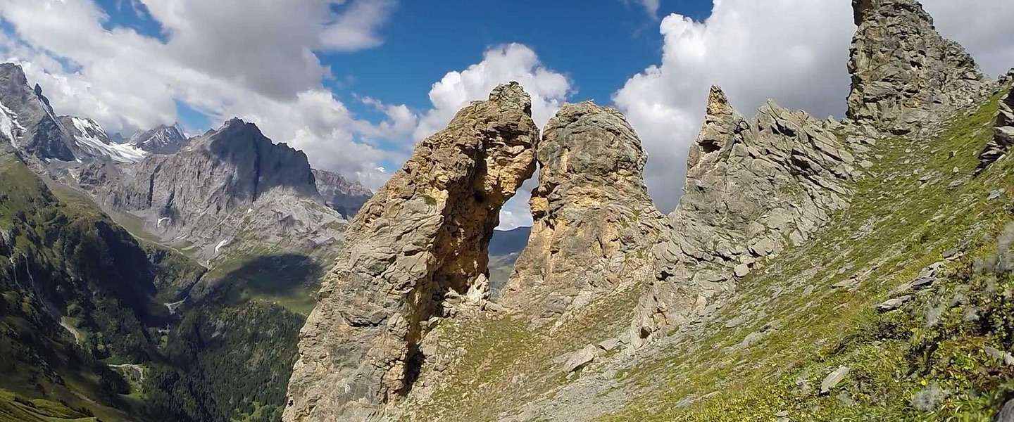 Vliegen in een Wingsuit door een grot van 2.60 meter, hoe ver kun je gaan?