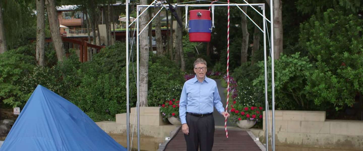 Het antwoord van Bill Gates op de Ice Bucket Challenge (World's Nerdiest Video)