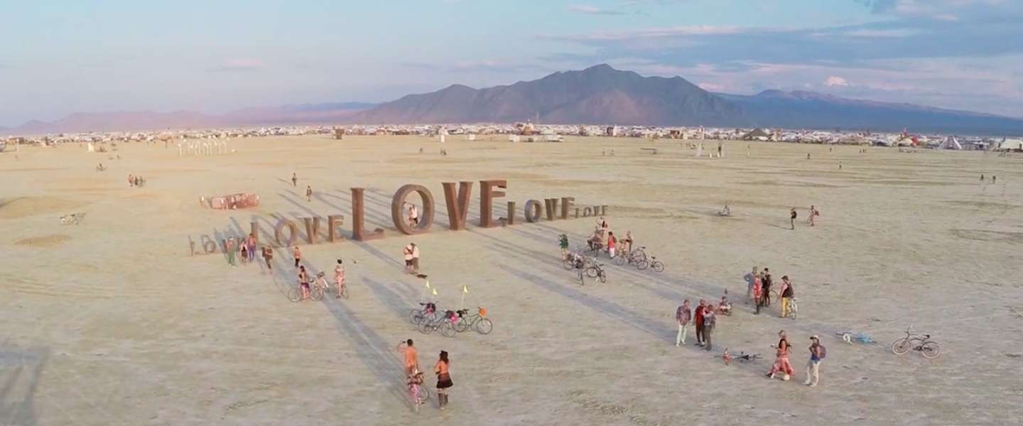 Unieke drone-beelden van Burning Man