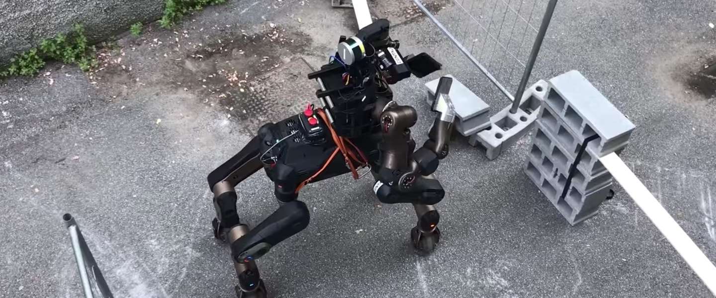 Italiaanse robot Centauro heeft 4 benen, 2 armen en karatemoves