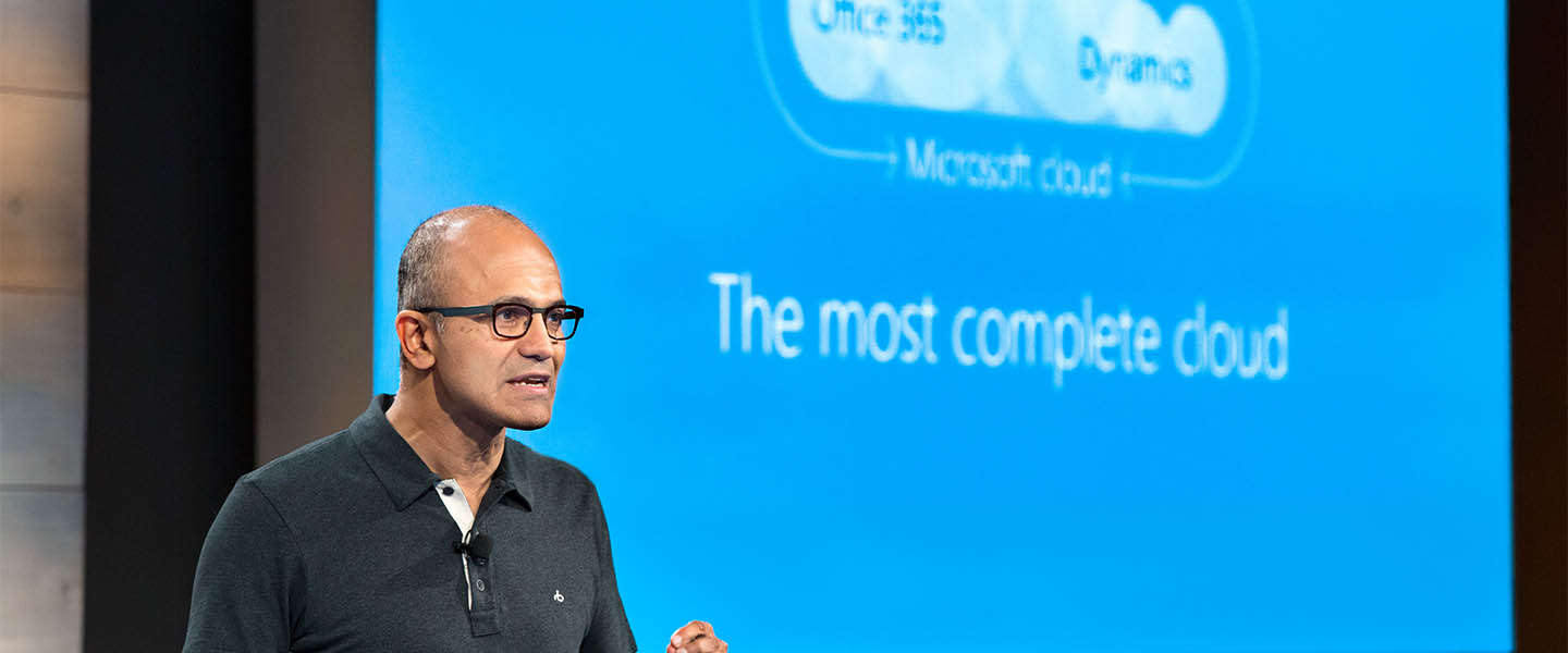 Satya Nadella legt in 2 zinnen uit hoe Microsoft de strijd met Android en iOS aangaat