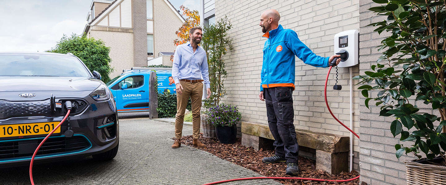 Coolblue stapt in de markt van elektrisch rijden met de verkoop van laadpalen