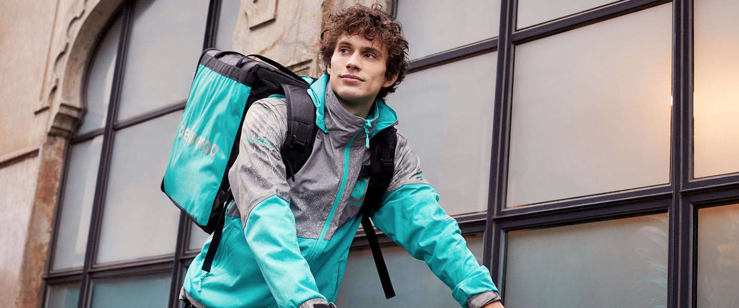 Deliveroo gaat in beroep: "uitspraak neem vrijheid van bezorgers weg"