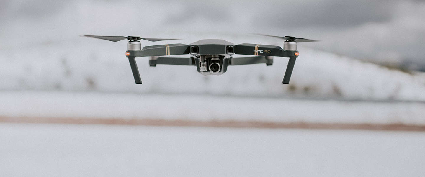 Deze drone vliegt over de vulkaanuitbarsting in IJsland