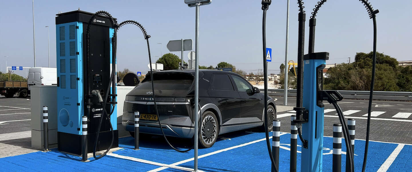 EV’s opladen in het buitenland, een bijzondere ervaring