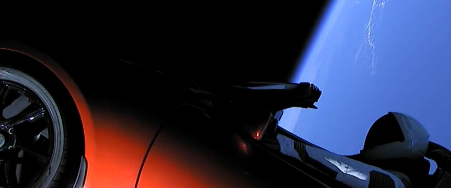 Video: de SpaceX Falcon Heavy lancering en de Tesla in de ruimte