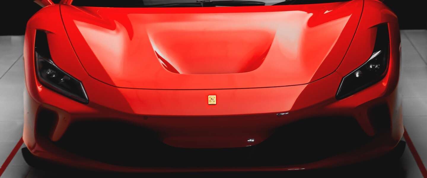 Prototype hybride Ferrari ingekort op Duitse platteland