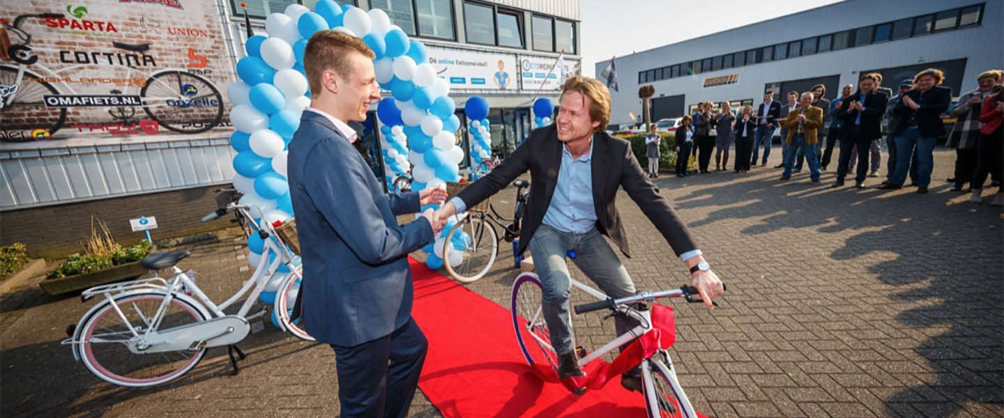 ​Naast clicks nu ook bricks: bij Fietsuniek versterkt een showroom de online fietsenwinkels