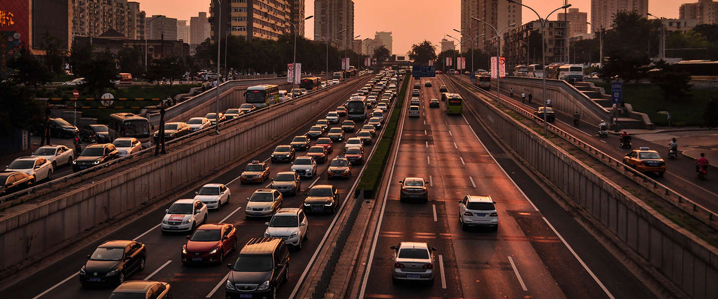 Met de auto of trein naar het werk? Beide steeds minder aantrekkelijk