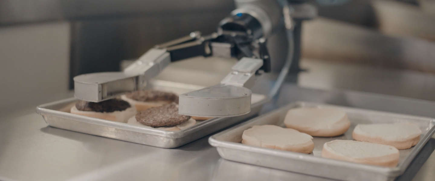Flippy: deze burgerbakkende robot gaat de jeugd baantjes kosten