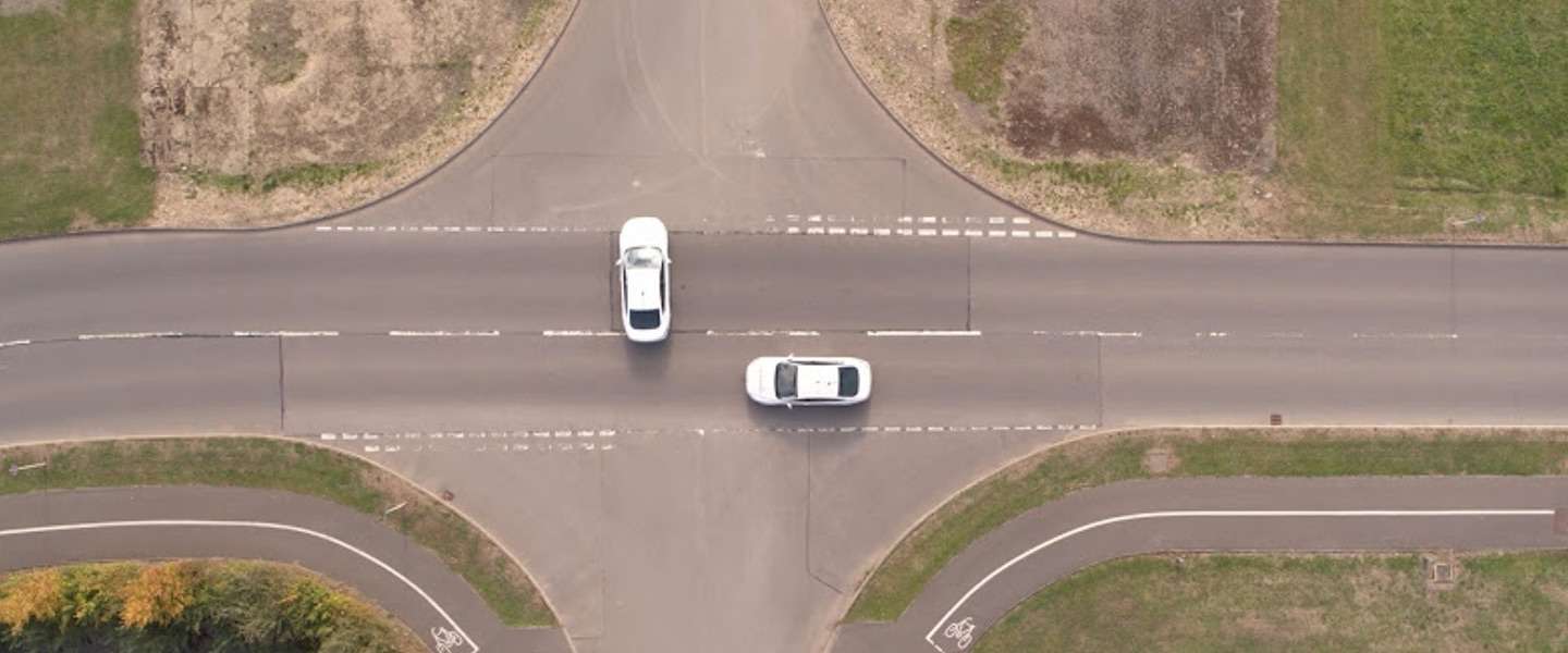 Nooit meer voor rood staan? Ford test tech die het mogelijk maakt