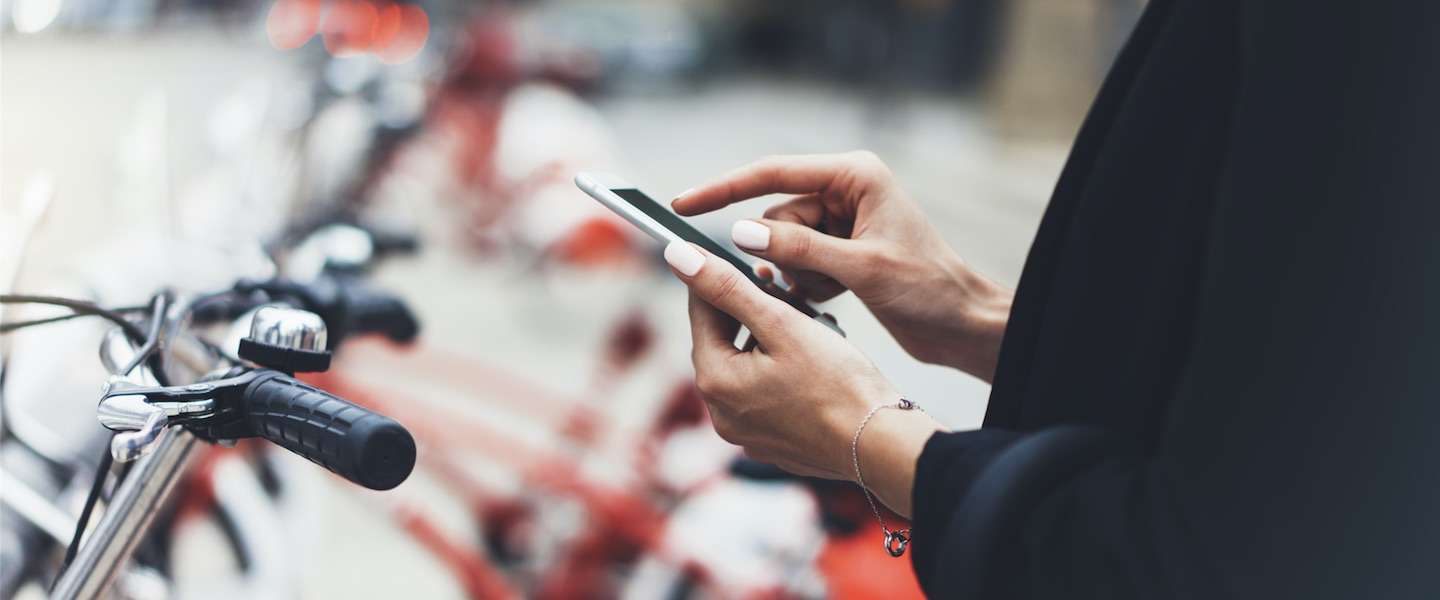 Gazelle maakt fiets met SafeDrivePod die smartphones blokkeert