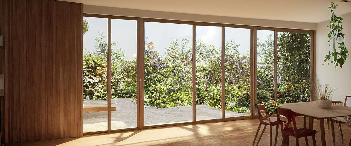 ​Light and spacious: enlarge your home with a glass sliding wall