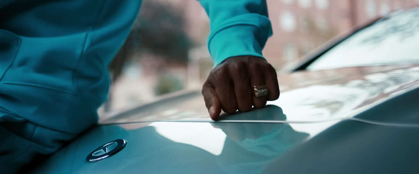 Mercedes-Benz toont ongekend veel lef met hun nieuwe campagne 'Grow up'
