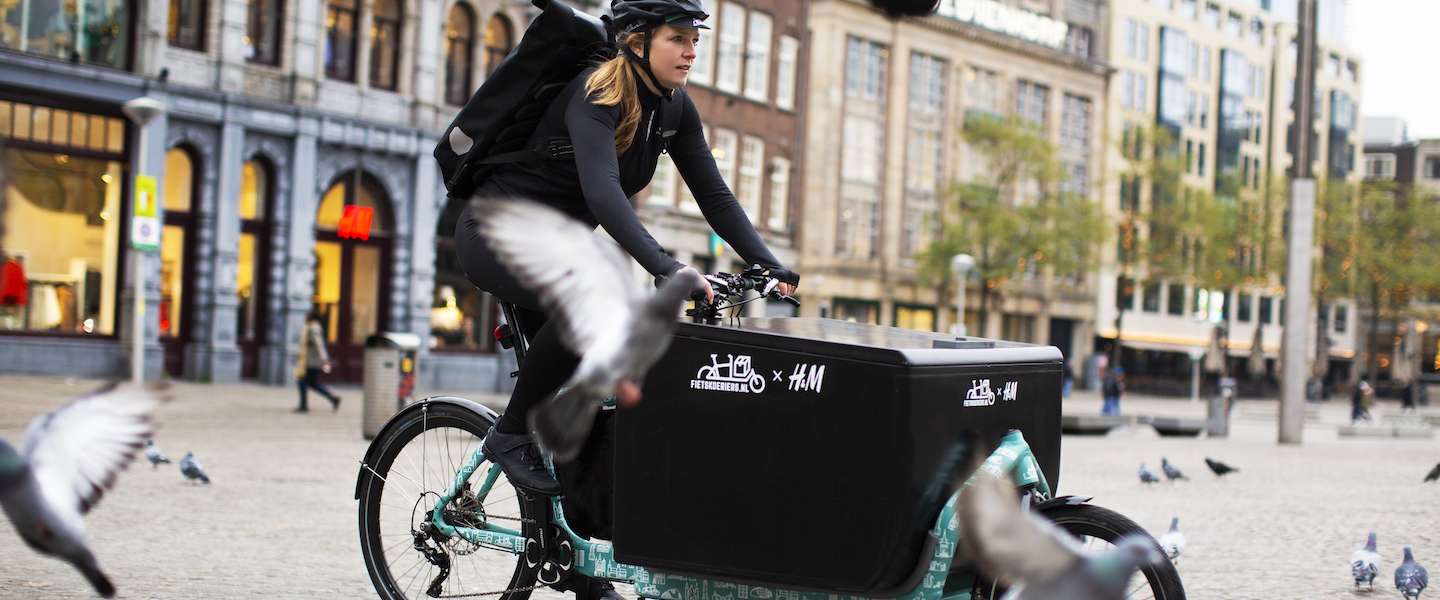 H&M gaat in Nederland online bestellingen ook op de fiets bezorgen