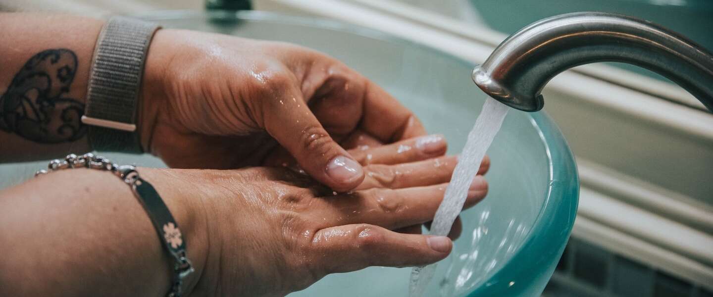 Jet-handdrogers verspreiden niet meer bacteriën