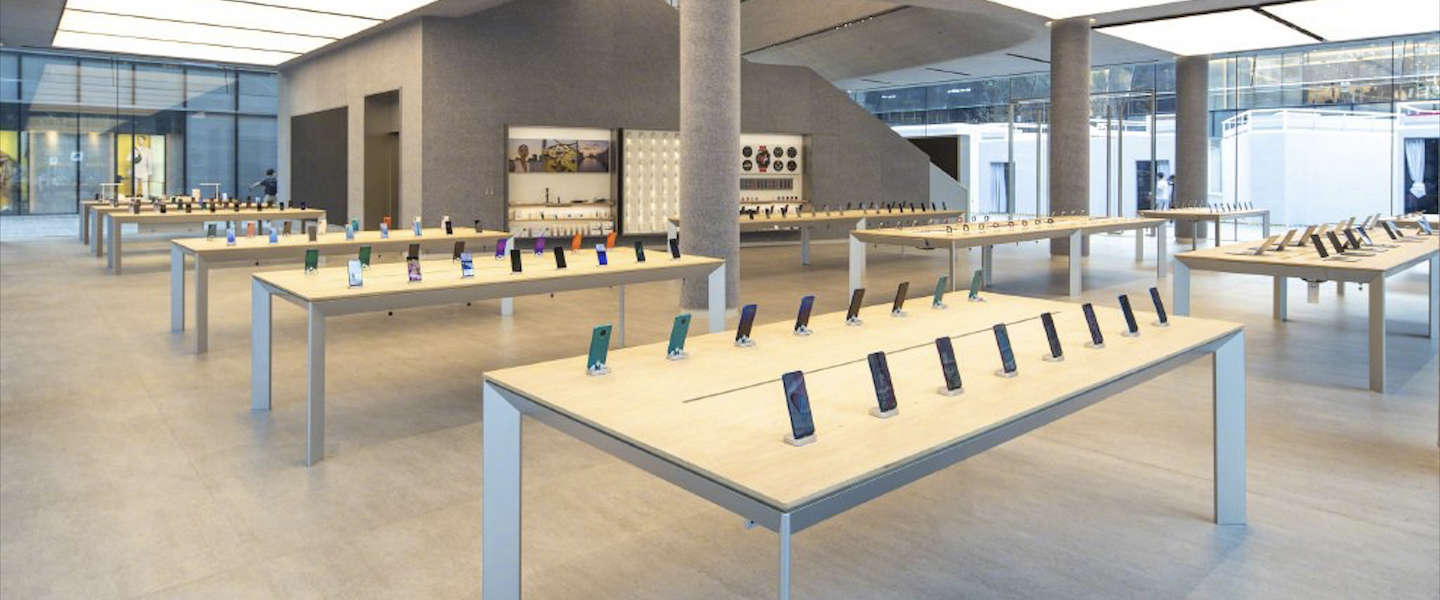 Lange rijen voor Huawei’s eerste internationale flagship store in Shenzhen, China