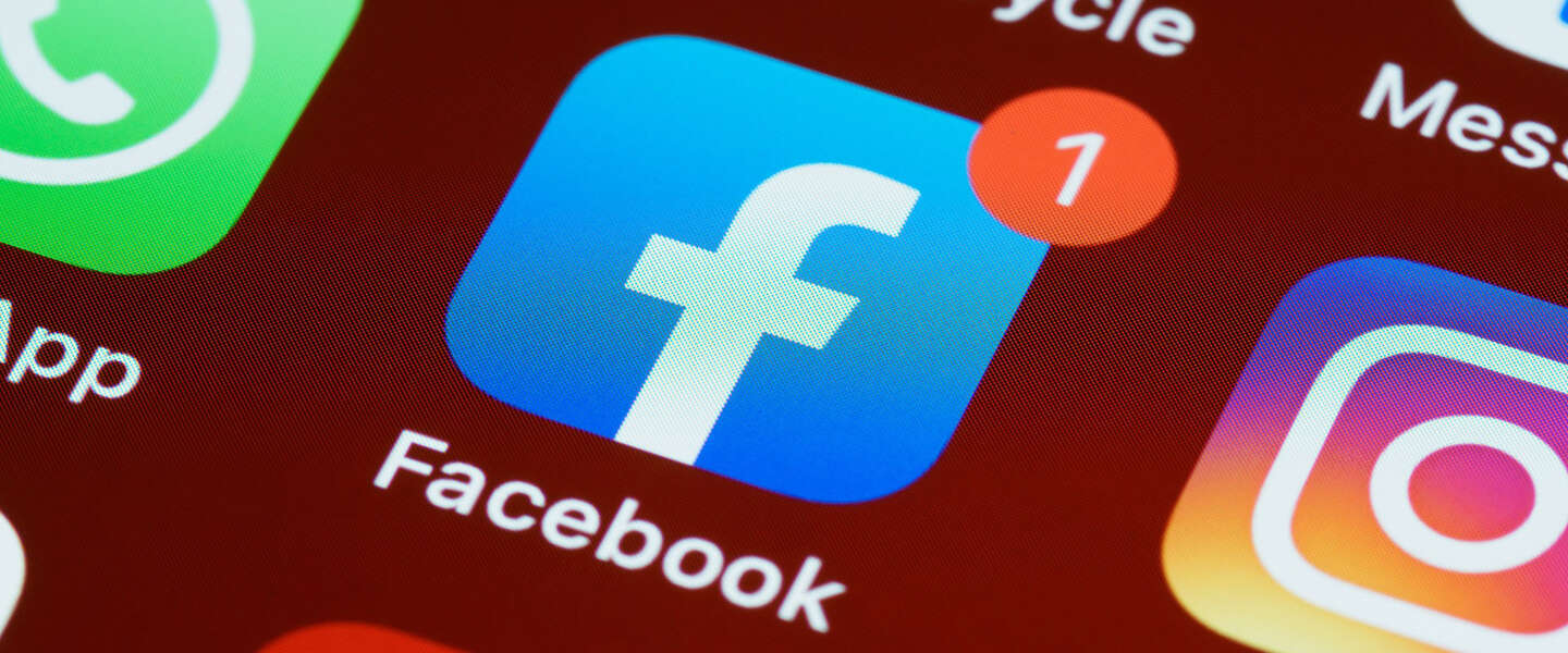 Facebook en Apple vliegen elkaar (nog steeds) in de haren om privacy