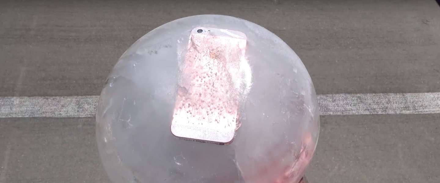 Werkt de iPhone SE nog nadat hij is ingevroren en na een val van 30 meter?