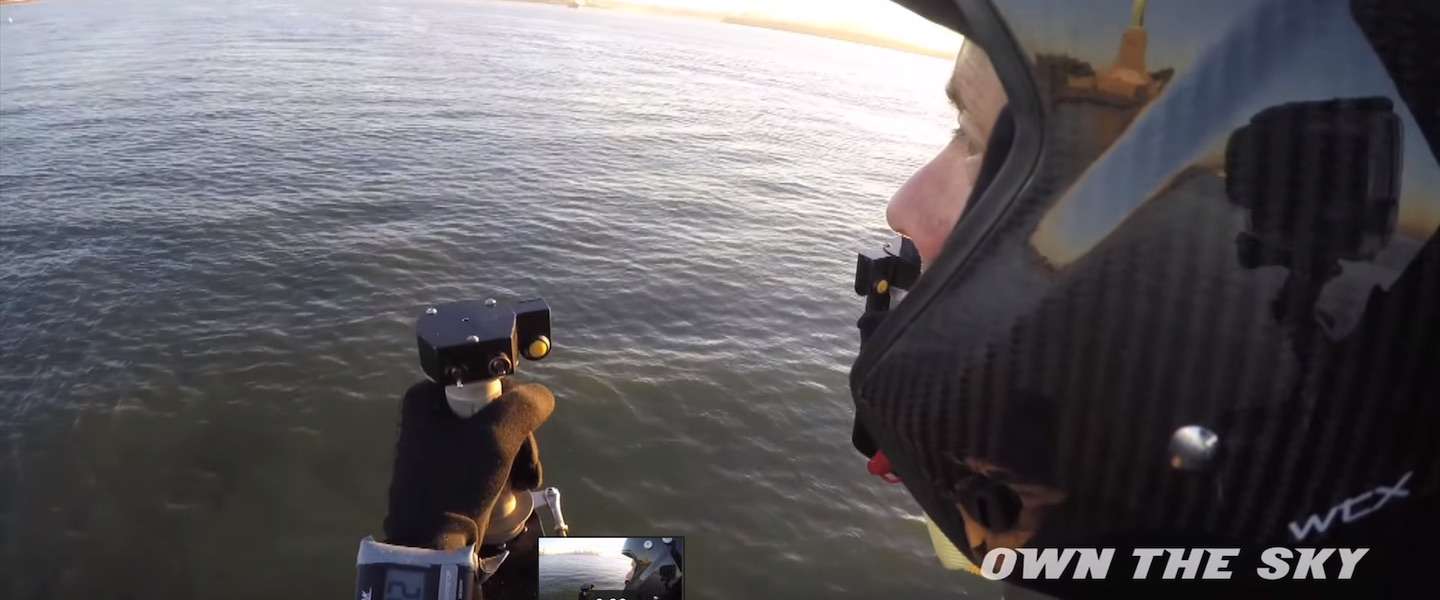 JetPack piloot vliegt om vrijheidsbeeld in New York