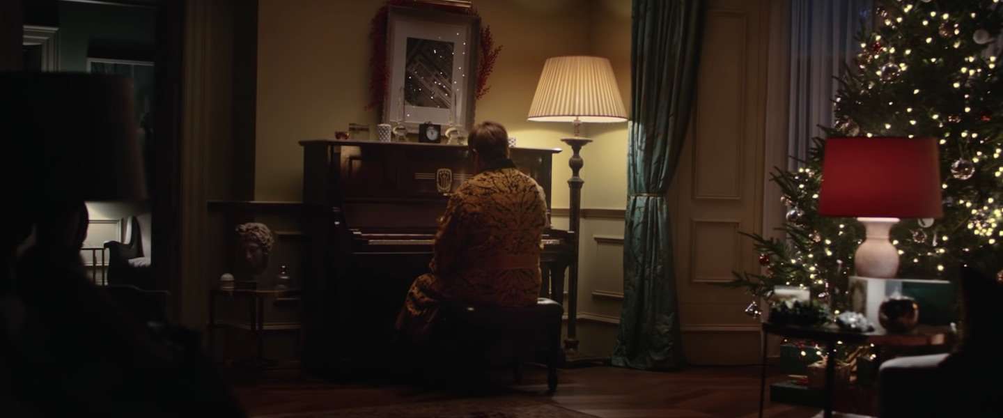 Het kerstcommercial-seizoen 2018 is geopend: Elton John trapt af