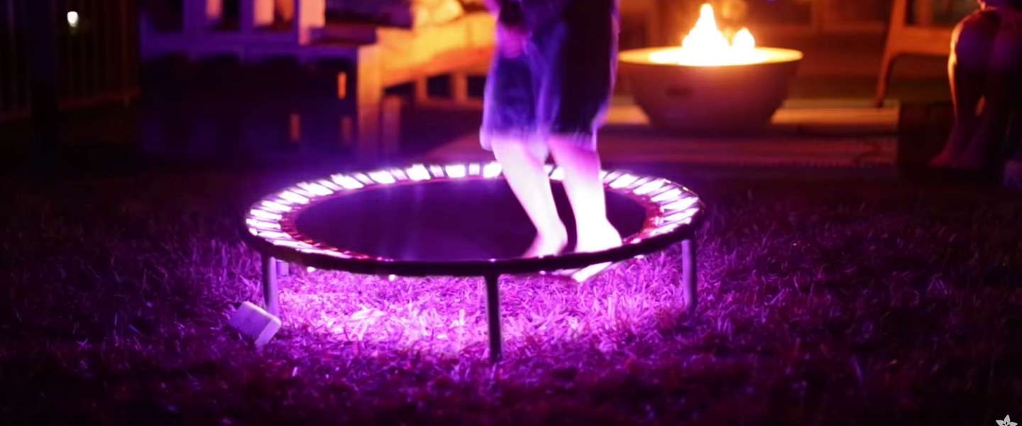 Video: met deze LEDS maak je zelf een oplichtende trampoline