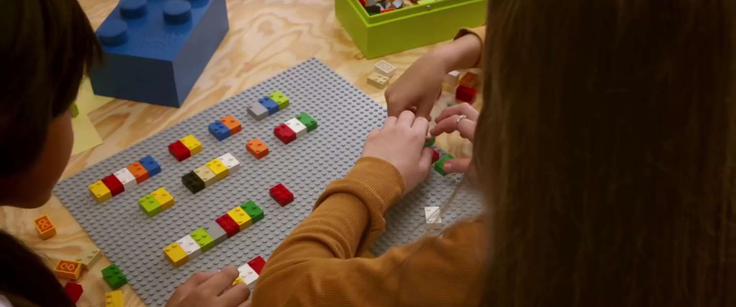 Braille Bricks van LEGO helpen slechtziende kinderen leren lezen