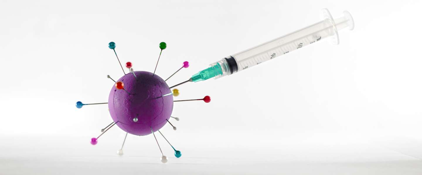 Waar komt de complottheorie vandaan dat er microchips in vaccins zouden zitten?