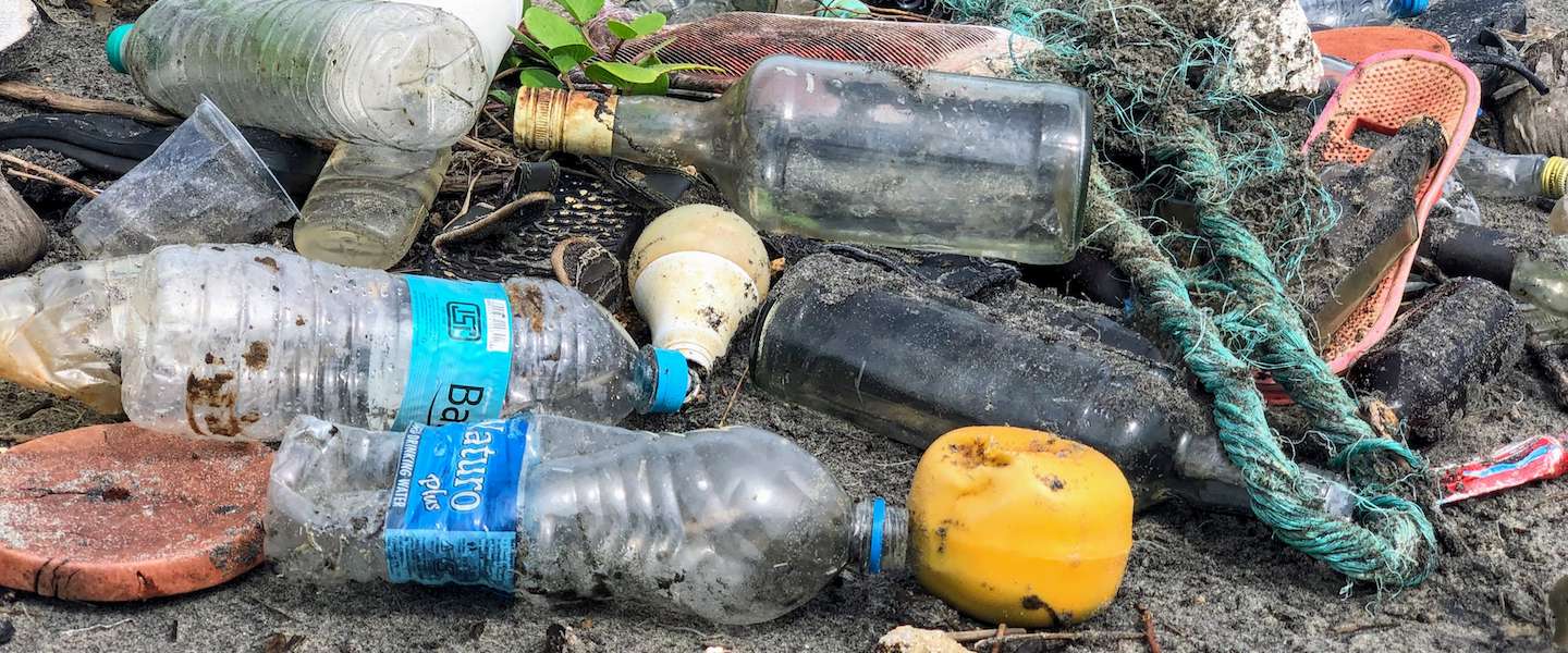 Hoe bewust zijn consumenten zich van plastic afval?