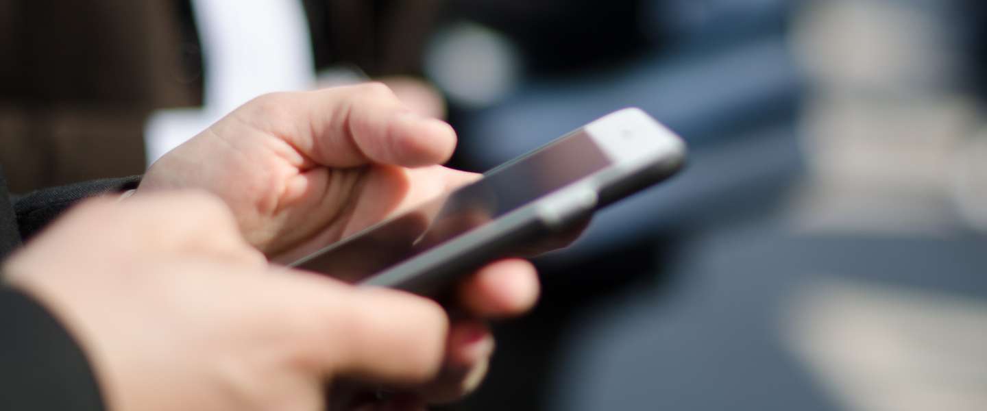 Een derde van de Nederlanders checkt 's nachts hun smartphone