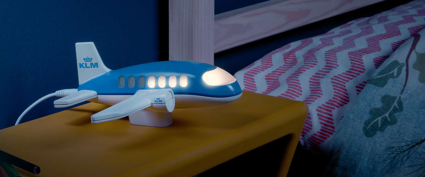 KLM komt met Nachtjeslampje voor kinderen van (zaken)reizigers