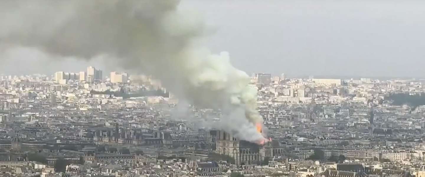 YouTube zag livestreams van brand Notre Dame als nepnieuws