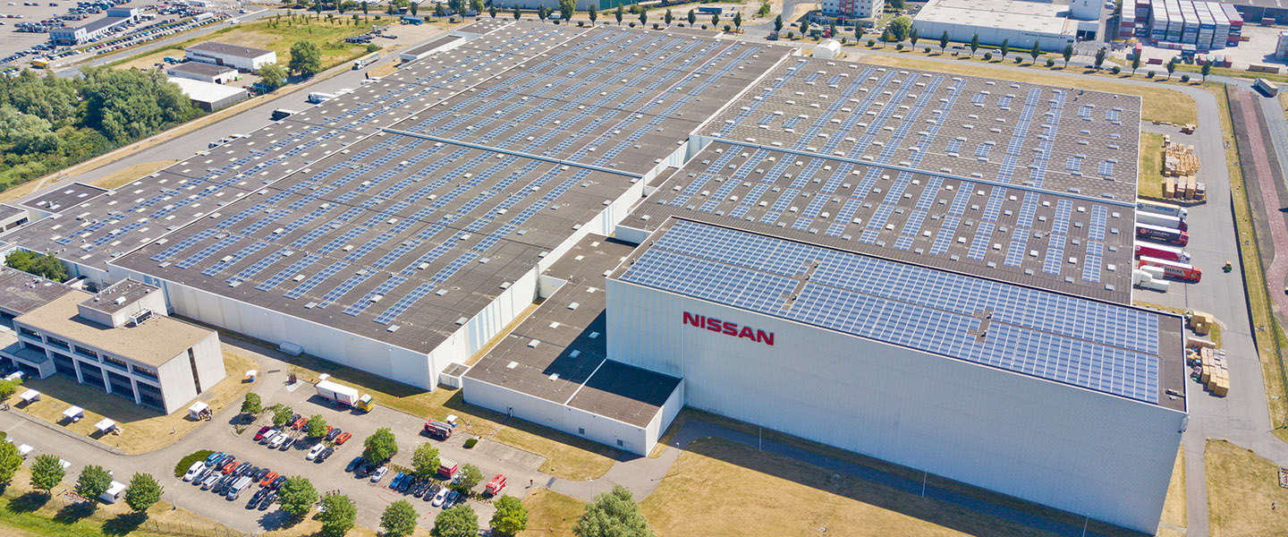 ​Het zonnedak van Nissan is goed voor 9.000 zonnepanelen