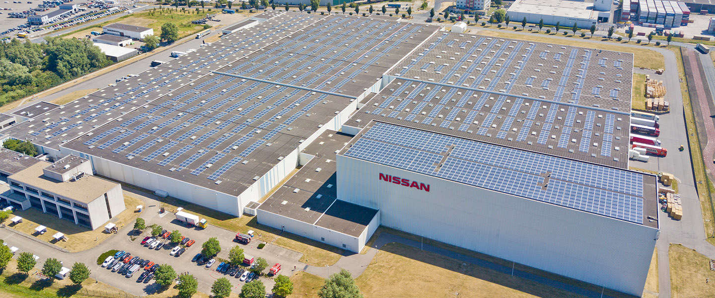 Het zonnedak van Nissan is goed voor 9.000 zonnepanelen