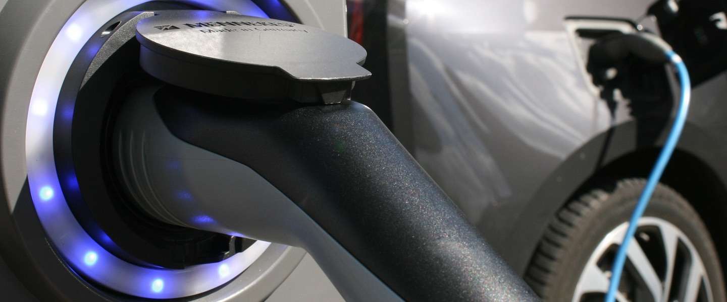 Retail niet blij met verplichte oplaadpalen elektrische auto's