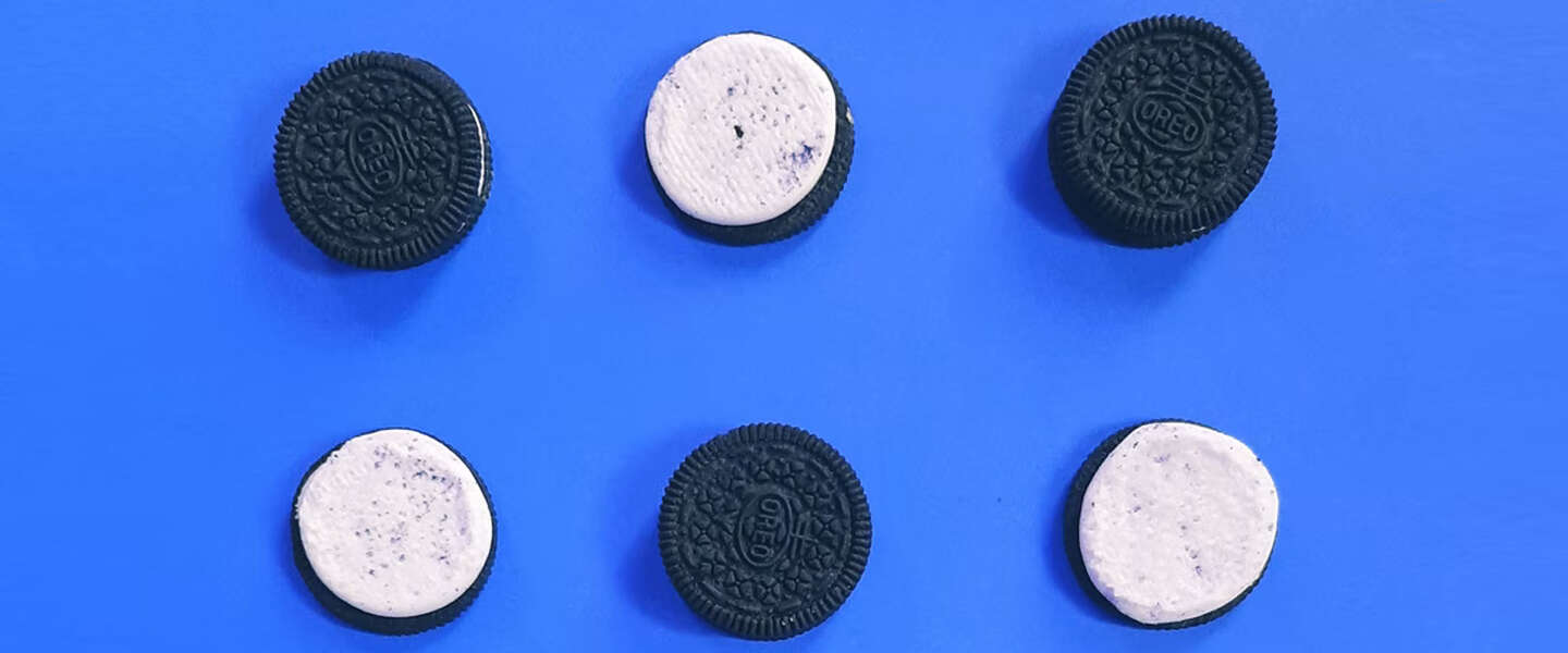 ​Waarom de crème altijd aan één Oreo-koekje blijft plakken