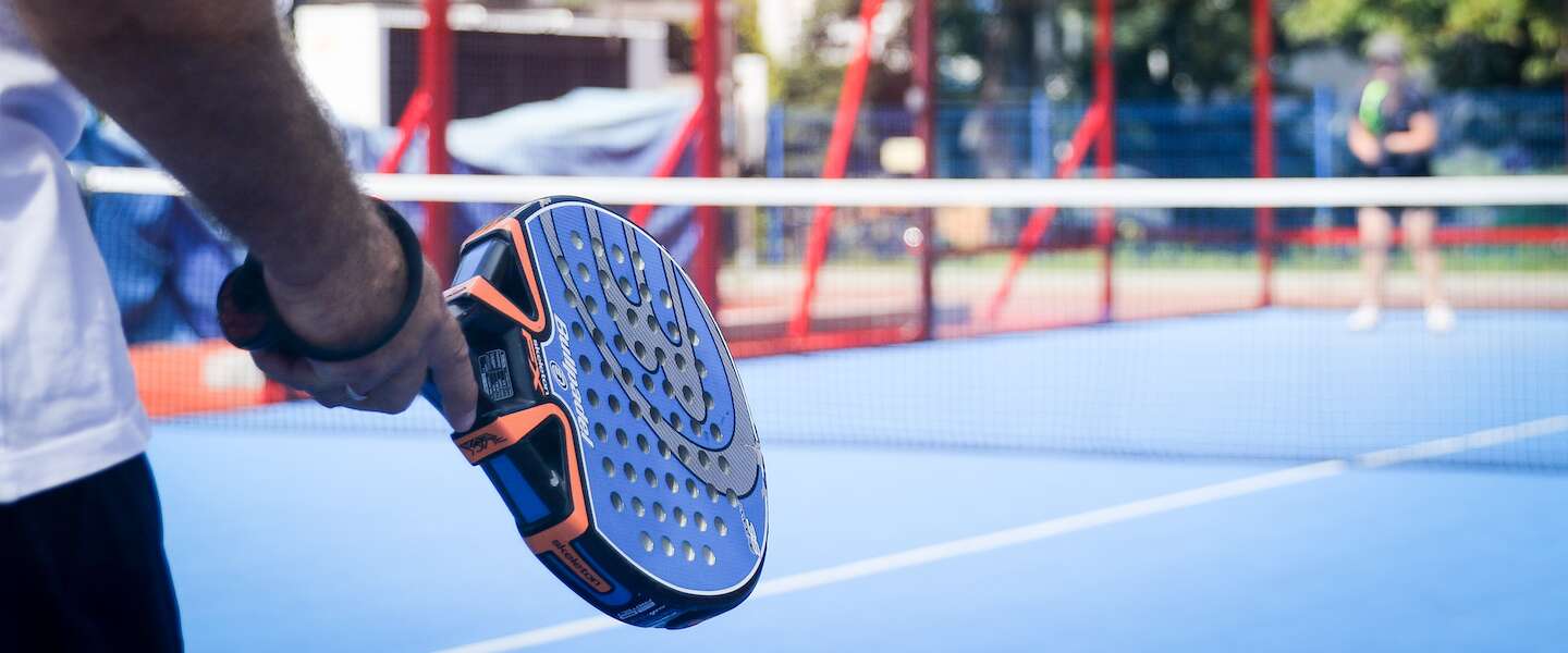 Padel tennis is de nieuwste sporttrend,  is het iets voor jou?