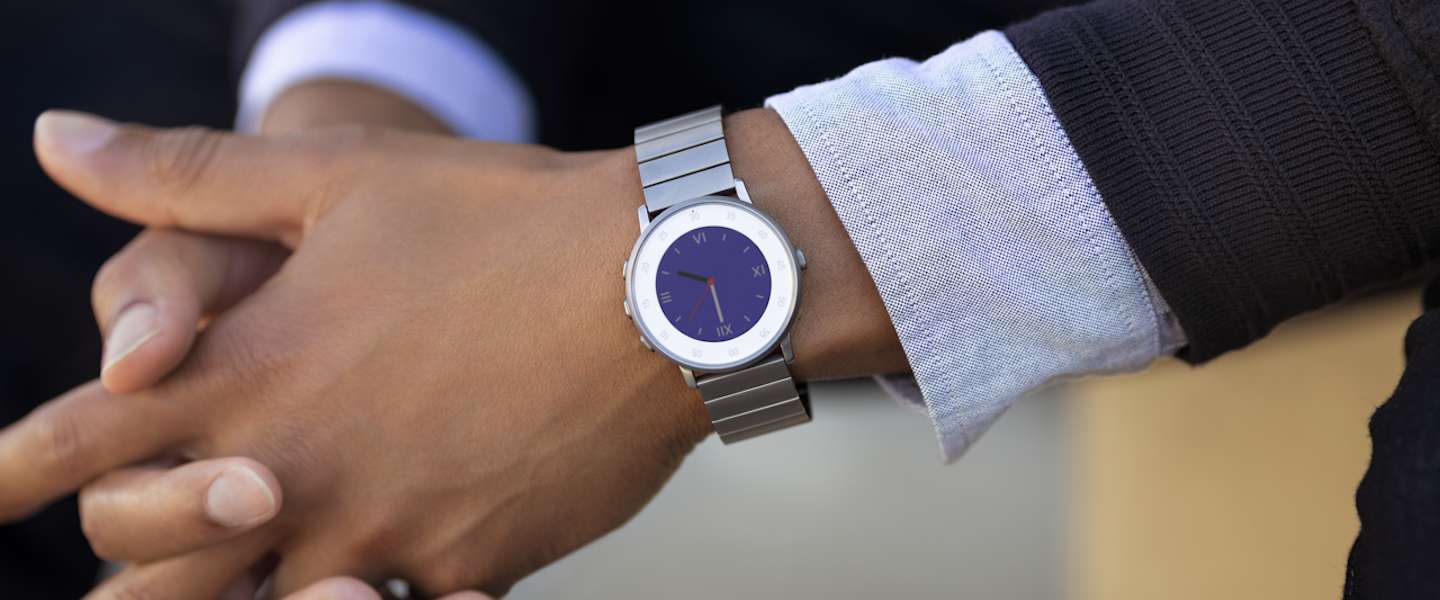 De Pebble Time Round, 28 gram licht en 7,5 millimeter dun, is nu verkrijgbaar