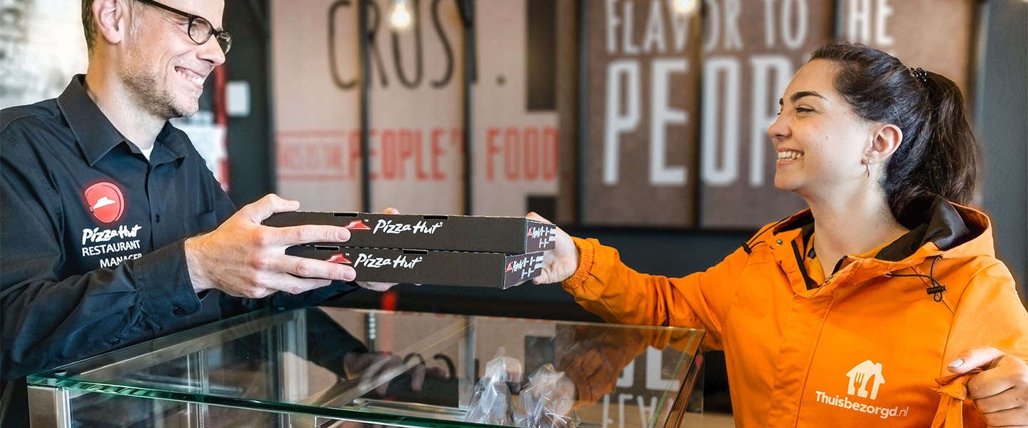 Ook Pizza Hut start met bezorging aan huis