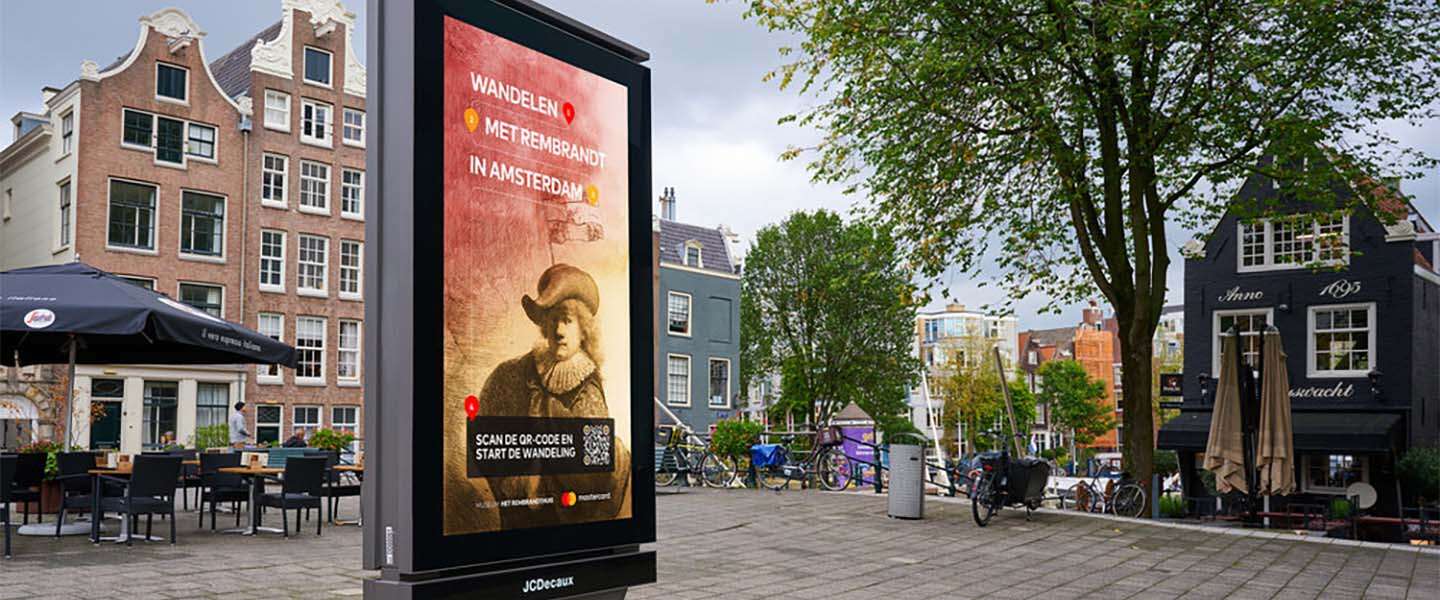 Rembrandt is nu ook een tourguide in Amsterdam