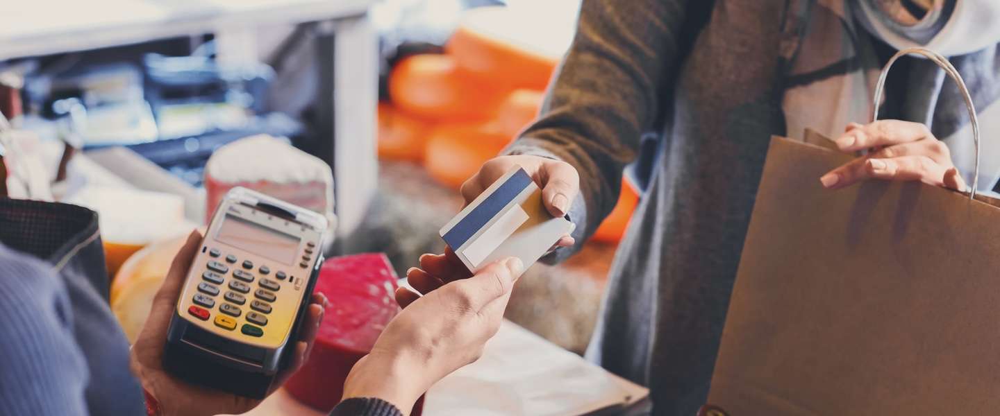 Je pinpas in een apparaat steken is zóóóó 2017